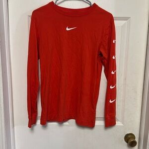 LIKE NEW Women’s NIKE Long Sleeve Tee